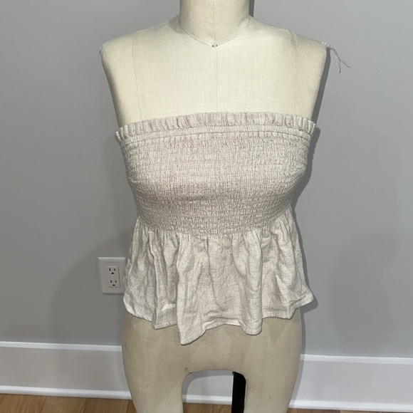 NWOT Abercrombie and fitch Strapless Smocked Top in Beige size small - Picture 2 of 7
